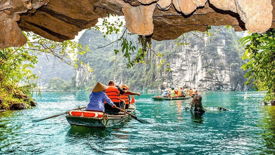 Vietnam Esstiel Travel - Vietnam itinerary 21 days - Tam Coc Boat Ride Vietnam Discovery And Beach Tour - Vietnam Essentiel Travel