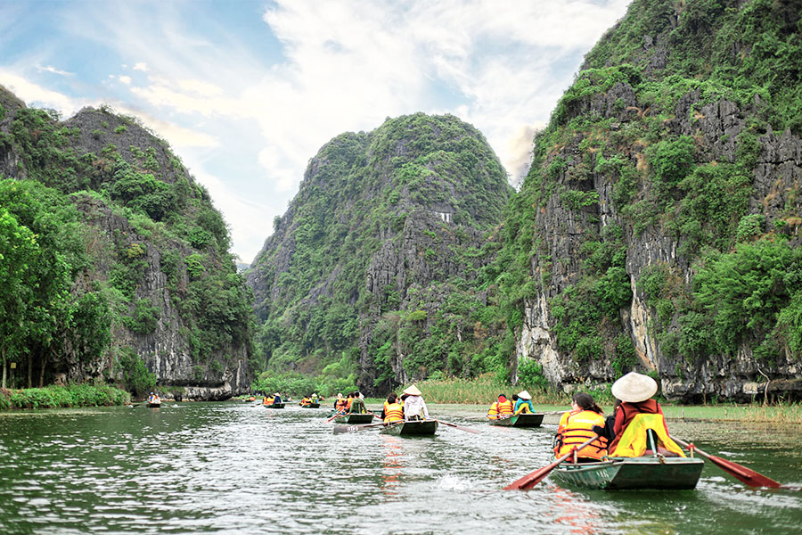Vietnam Esstiel Travel - Vietnam itinerary 21 days - Tam Coc Boat Ride Vietnam Esstiel Travel - Vietnam itinerary 21 days - Tam Coc Boat Ride